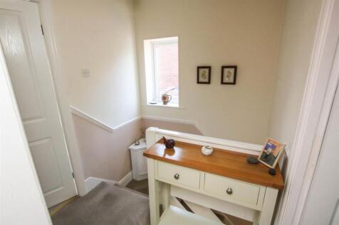 FIRST FLOOR LANDING