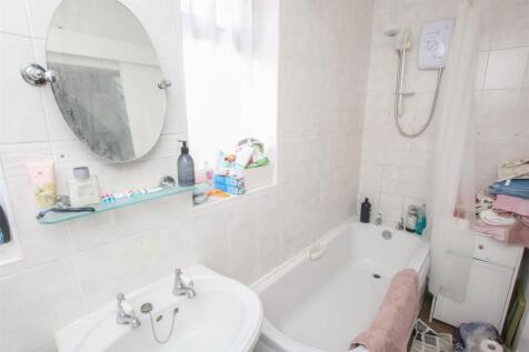GROUND FLOOR BATHROOM