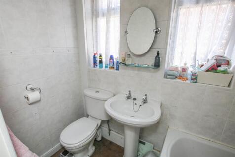 GROUND FLOOR BATHROOM