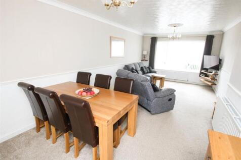 OPEN PLAN LOUNGE/ DINING ROOM