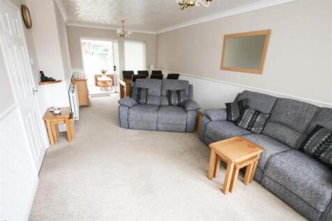 OPEN PLAN LOUNGE/ DINING ROOM