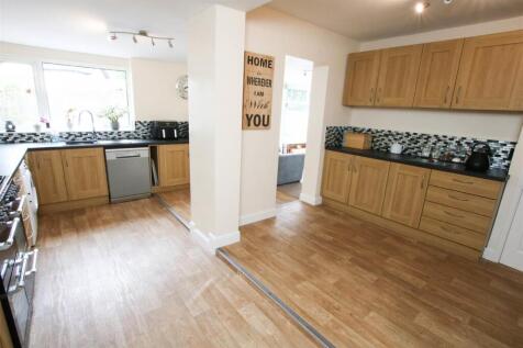OPEN PLAN KITCHEN