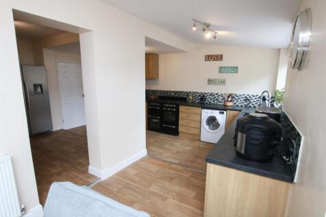 OPEN PLAN KITCHEN