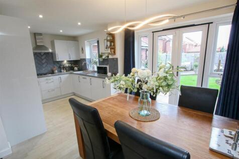 OPEN PLAN DINING KITCHEN