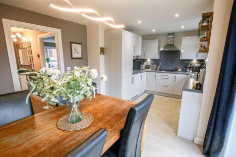 OPEN PLAN DINING KITCHEN