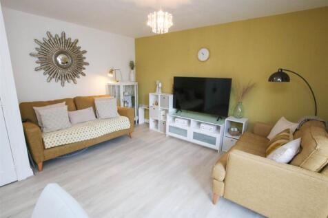 OPEN PLAN LOUNGE &amp; DINING ROOM