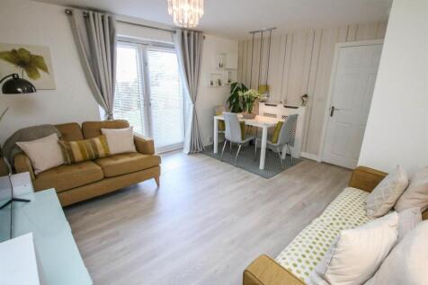 OPEN PLAN LOUNGE &amp; DINING ROOM