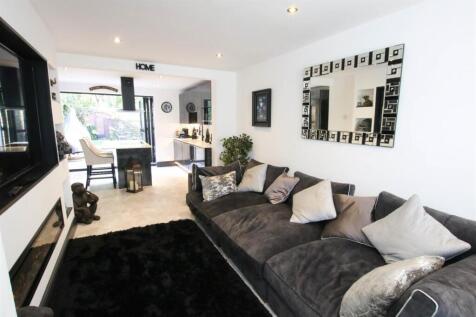 OPEN PLAN LIVING DINING/KITCHEN
