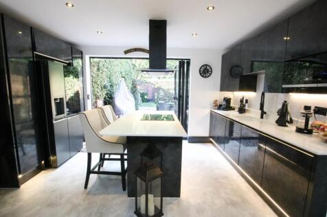 OPEN PLAN LIVING DINING/KITCHEN