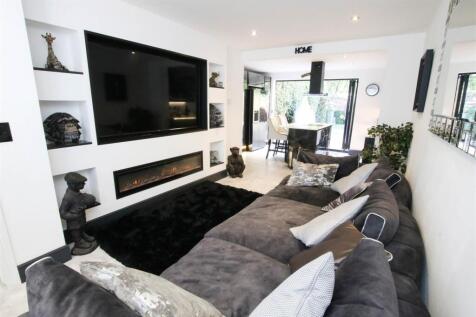OPEN PLAN LIVING DINING/KITCHEN