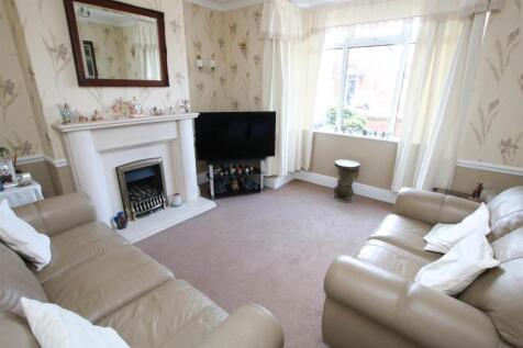 FRONT FACING LOUNGE