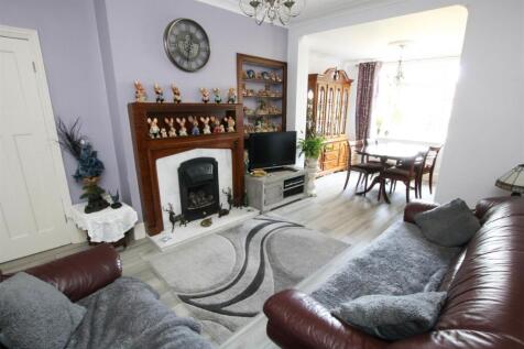 FRONT FACING LOUNGE
