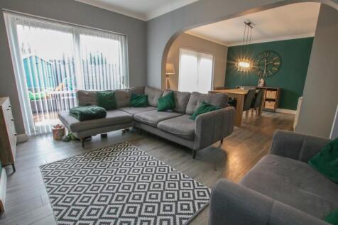 OPEN PLAN LOUNGE/ DINING ROOM