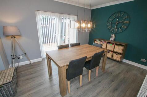 OPEN PLAN LOUNGE/ DINING ROOM