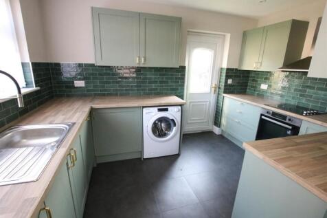 FITTED KITCHEN