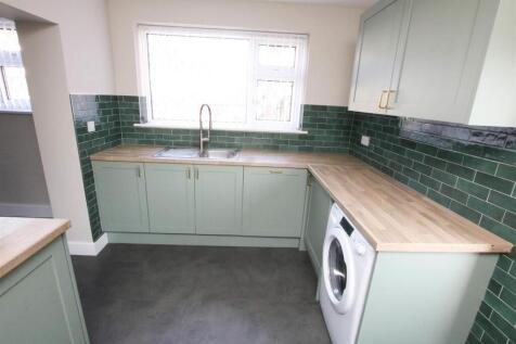 FITTED KITCHEN