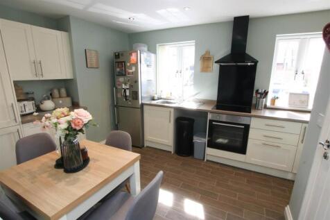 DINING/KITCHEN