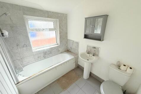 GROUND FLOOR BATHROOM