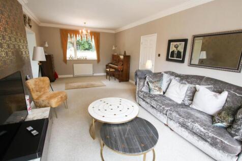 SITTING/LIVING ROOM