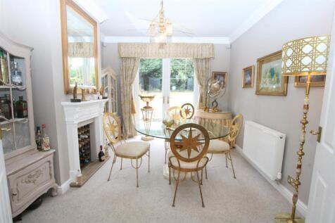 SEPARATE DINING ROOM