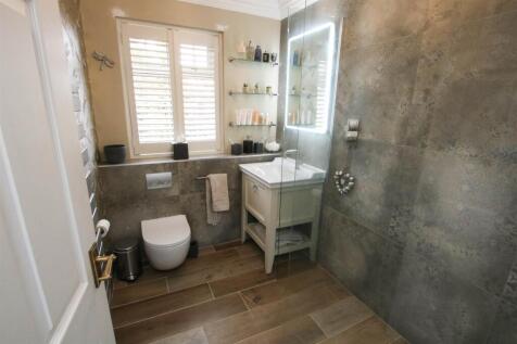 CONTEMPORARY SHOWER ROOM
