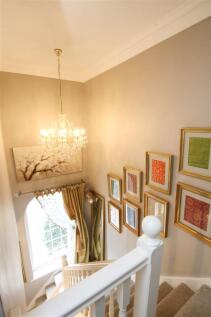 GALLERY STYLE FIRST FLOOR LANDING