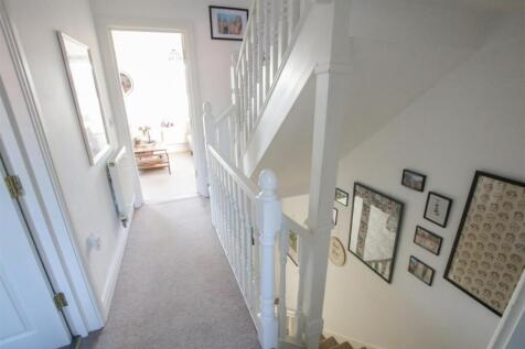 FIRST FLOOR LANDING