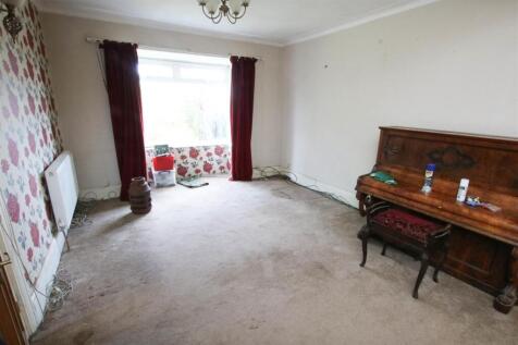 OPEN PLAN LOUNGE/DINING ROOM