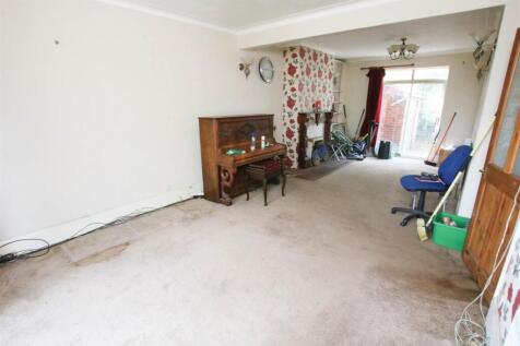 OPEN PLAN LOUNGE/DINING ROOM
