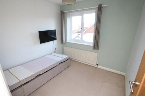 BEDROOM 4 FRONT