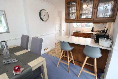 OPEN PLAN LIVING/ DINING / KITCHEN