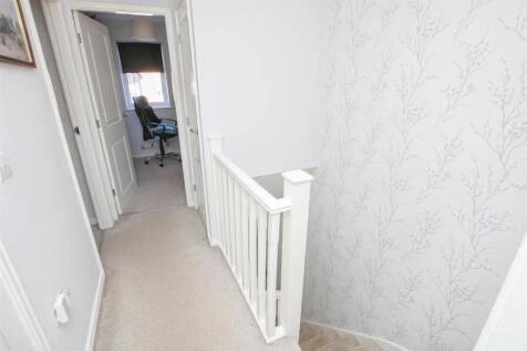 FIRST FLOOR LANDING