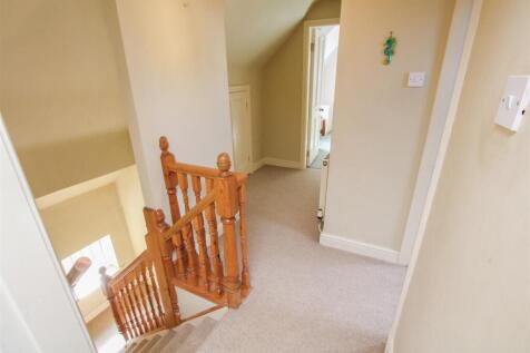 FIRST FLOOR LANDING