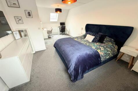 MAIN PRINCIPLE BEDROOM