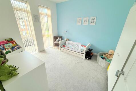BEDROOM 2