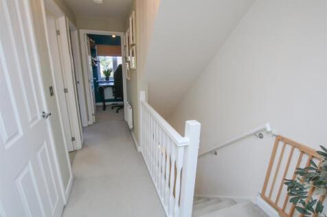 FIRST FLOOR LANDING
