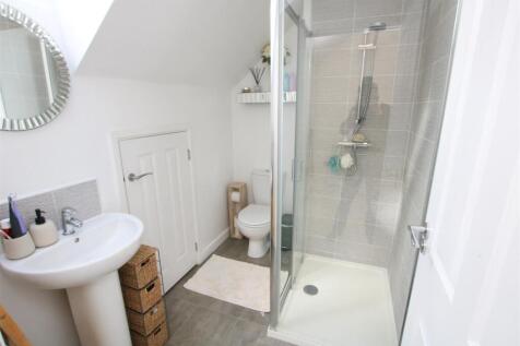 EN SUITE SHOWER BATHROOM