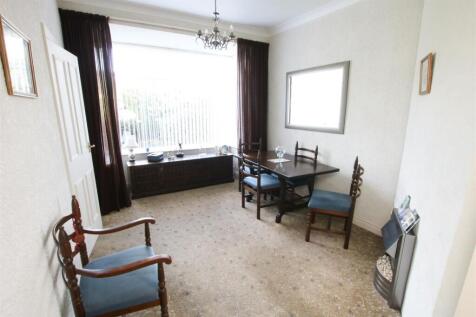DINING/ LIVING ROOM