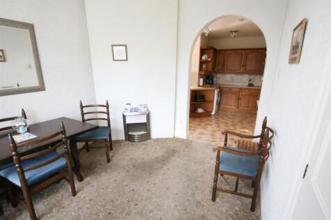 DINING/ LIVING ROOM