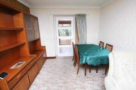 LARGE OPEN PLAN LOUNGE/DINING ROOM