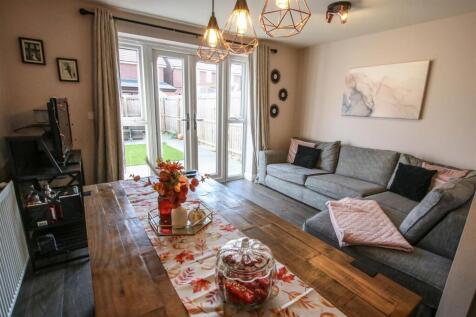 OPEN PLAN LIVING/ DINING/ KITCHEN