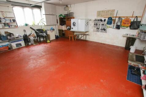 DOUBLE GARAGE