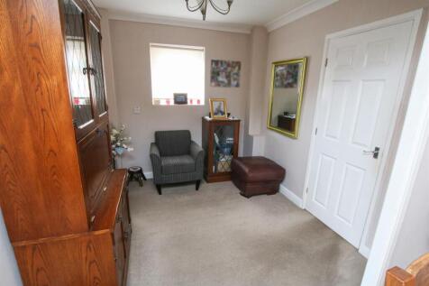 OPEN PLAN LOUNGE/DINING ROOM