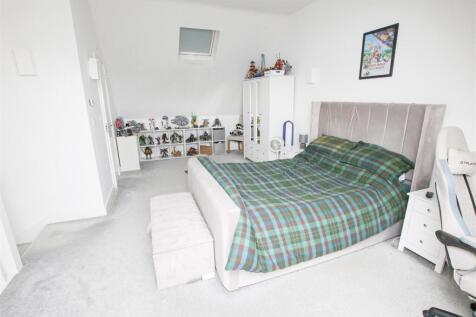 PRINCIPLE BEDROOM SUITE