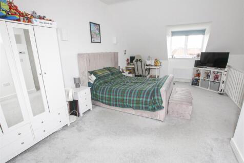 PRINCIPLE BEDROOM SUITE