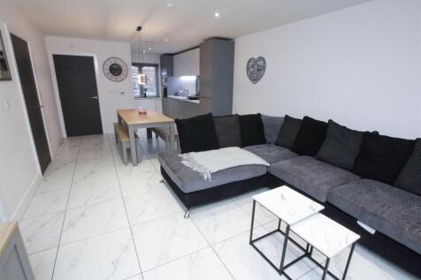 OPEN PLAN LIVING/ DINING /KITCHEN