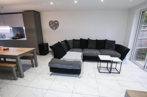 OPEN PLAN LIVING/ DINING /KITCHEN