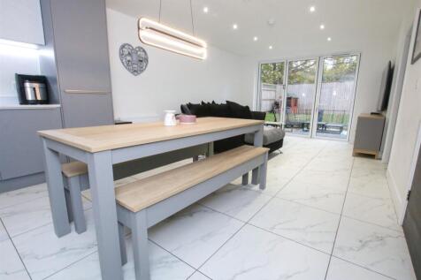 OPEN PLAN LIVING/ DINING /KITCHEN