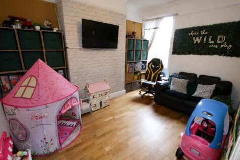 DINING / LIVING ROOM