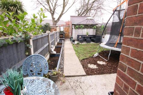 REAR COURTYARD GARDEN